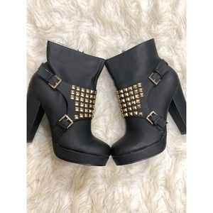 Black and Gold boots